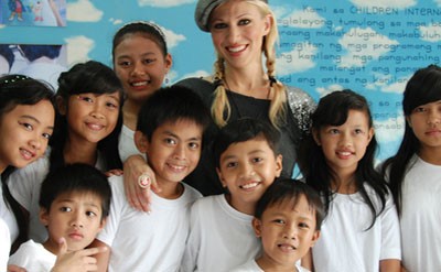 Singer Debbie Gibson to Help Poor Children