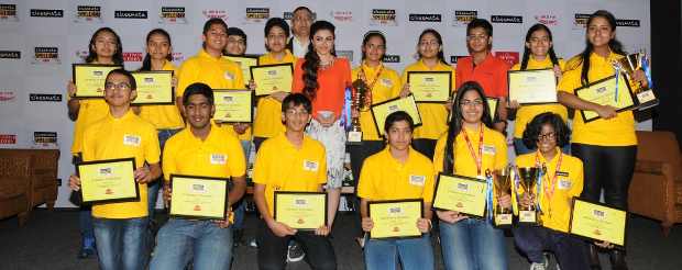 Participants of Classmate Spell Bee 2014 with Bollywood actress Soha Ali Khan and Chand Das, CEO, ITC Classmate