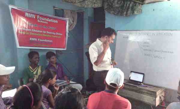 Sanjay Gupta teaching about Internet at the RMN Foundation Workshop