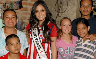 Miss Universe Helps Poor Kids in Mexico