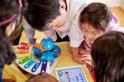 Robots Invade Schools to Teach Kids to Code