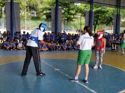 Rio School Kids Attend Fencing Classes