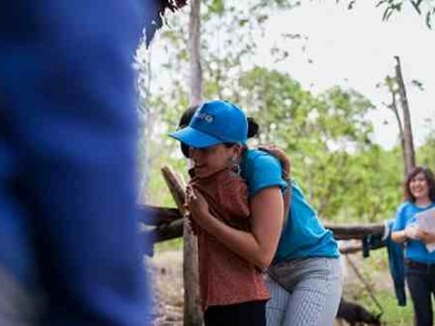 Katy Perry Meets Poor Children in Viet Nam