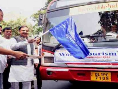 Divyang Children Visit Delhi Monuments on World Tourism Day