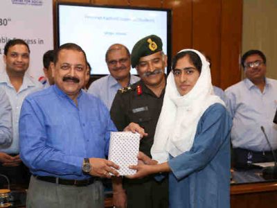 Indian Minister Felicitates Students of Jammu and Kashmir