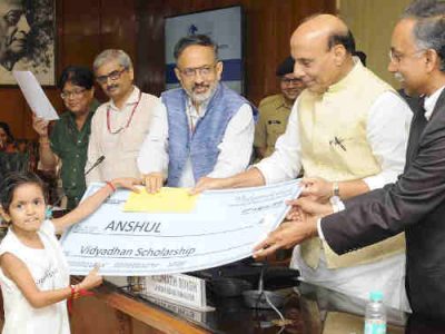 Rajnath Singh Gives Scholarship Cheques to Children of Martyrs